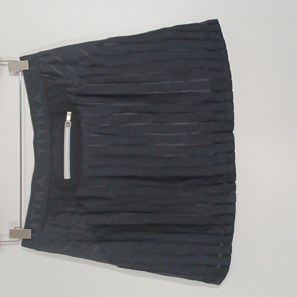 ✨3/$25✨Titika Black Skort - S - Picture 2 of 5
